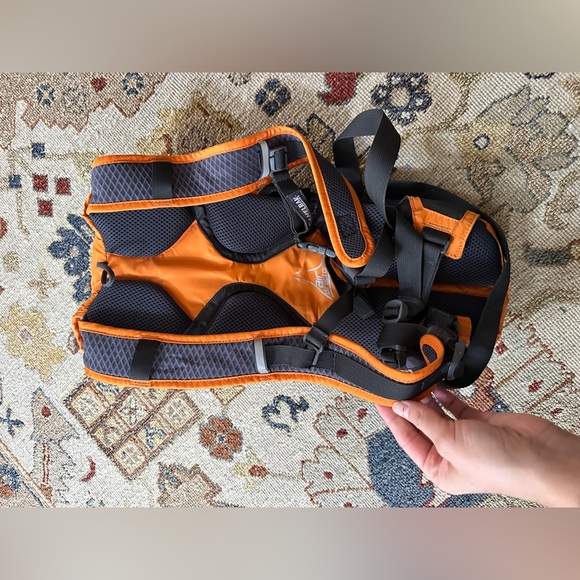 CamelBak Lobo Hydration Pack Orange Backpack Hiking - Picture 2 of 3